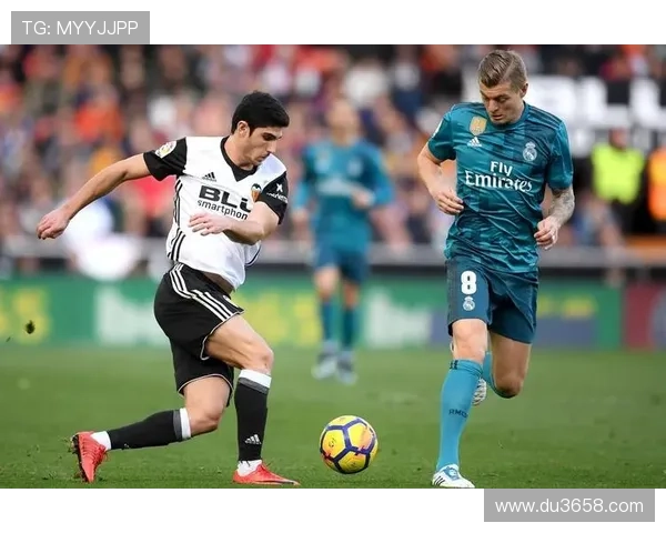 皇马球迷现身瓦伦看台遭辱吐口