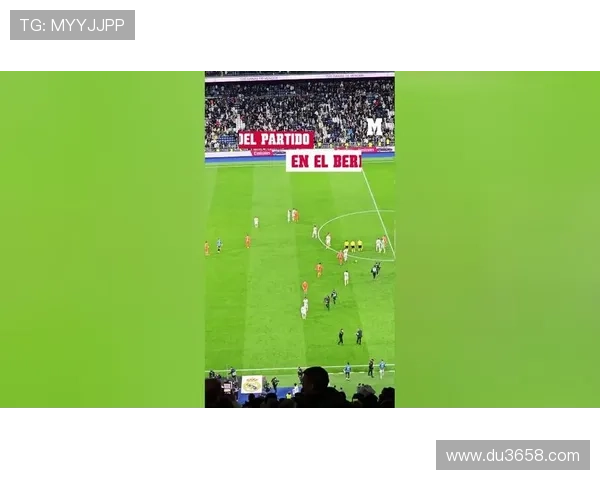 退场之后库尔图瓦绕场谢球迷情